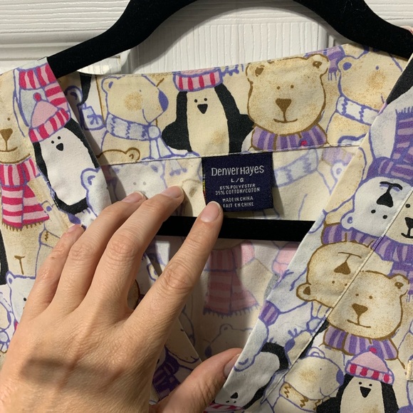 Penguin and polar bear scrub top - Picture 2 of 3